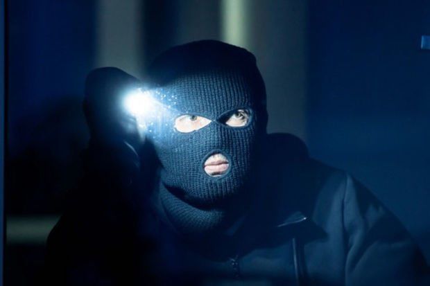 Maska taxıb qadınların yaşadığı evlərə basqın edən şəxslə bağlı QƏRAR