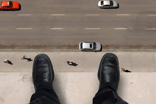 Bakıda DƏHŞƏT: 74 yaşlı kişi 16-cı mərtəbədən özünü atdı