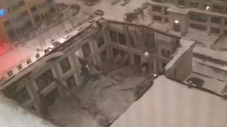 İdman zalının damı uçub: 3 nəfər həyatını İTİRİB