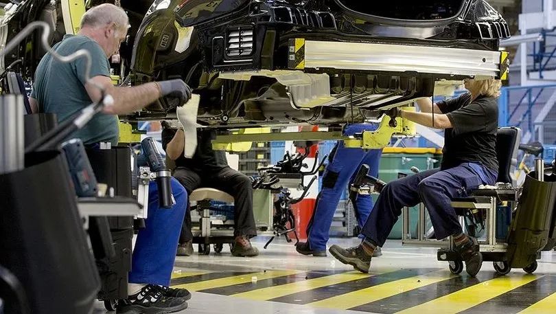 Almaniyada sənaye istehsalı gözləntilərin üstündə azalıb