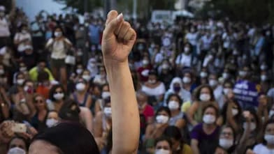 Fransada gender bərabərsizliyi: 'Qadınlar ilin sonuna qədər ödənişsiz işləyəcək'