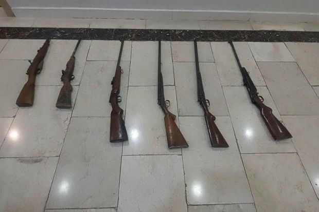 Qazaxda vətəndaşlar qanunsuz saxlanılan ov silahlarını polisə könüllü təhvil veriblər - FOTO