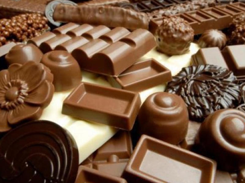 Bakıda kişi marketdən 175 manatlıq şokolad oğurladı - FOTO