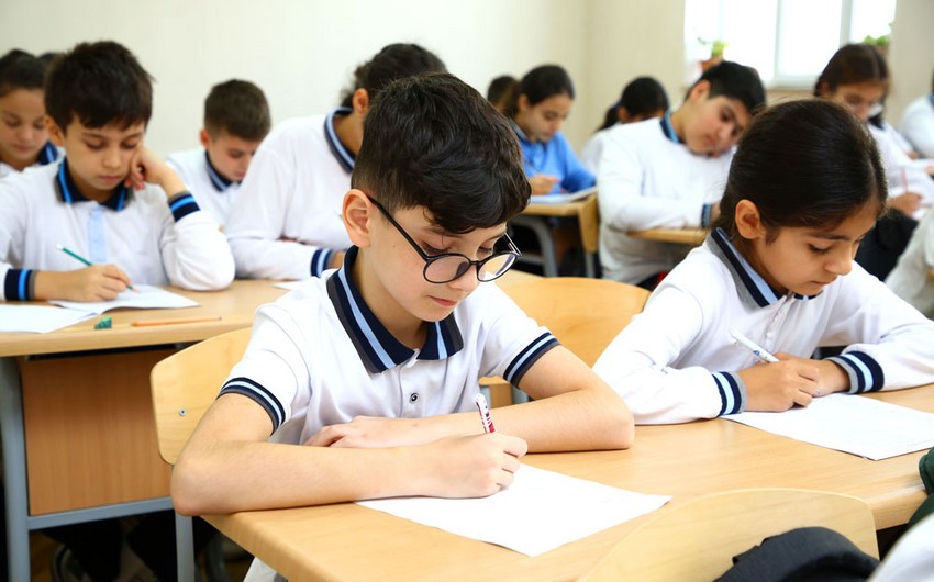 С завтрашнего дня в школах Азербайджана начинаются осенние каникулы