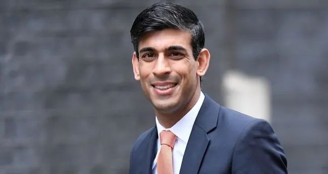 İngiltərədə işdən çıxarılan daxili işlər naziri Sunakı “xəyanətdə” ittiham edib.