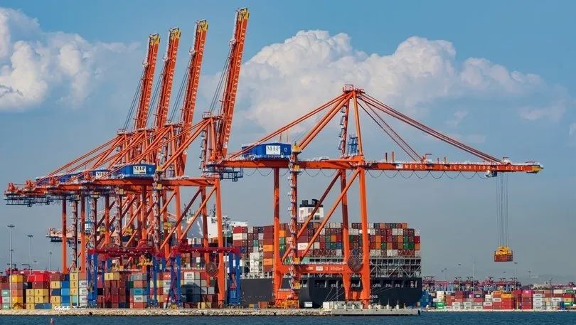 Rusiyanın xarici ticarət profisiti 104 milyard dollara düşüb