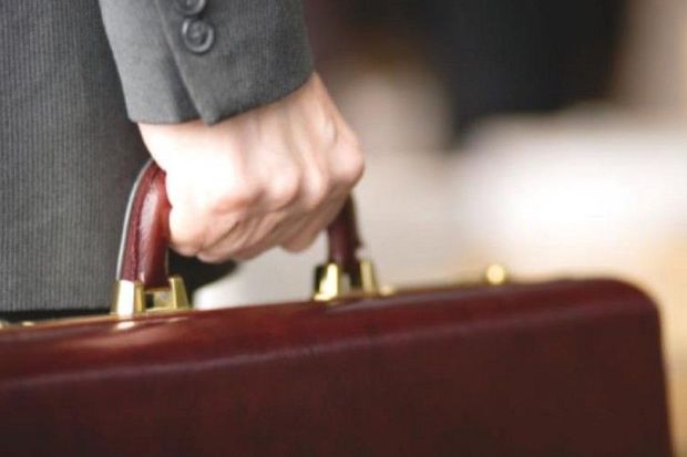 Sabiq məmuru şantaj edən qayını ilə bağlı QƏRAR