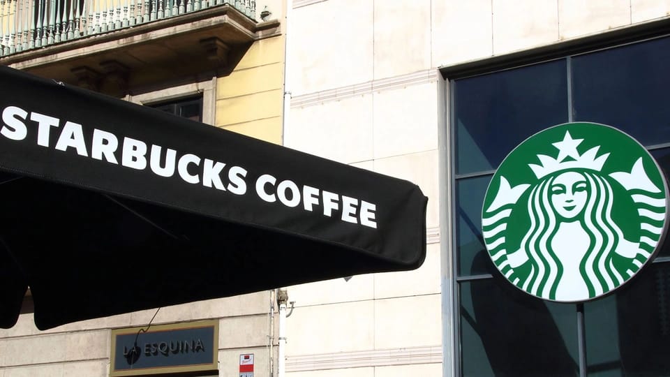 Yüzlərlə Starbucks işçisi işini tərk edir