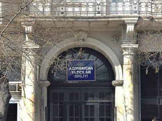 Yazıçılar Birliyində 21 mənzil qalmaqalı-Xanım tərcüməçidən sərt etiraz