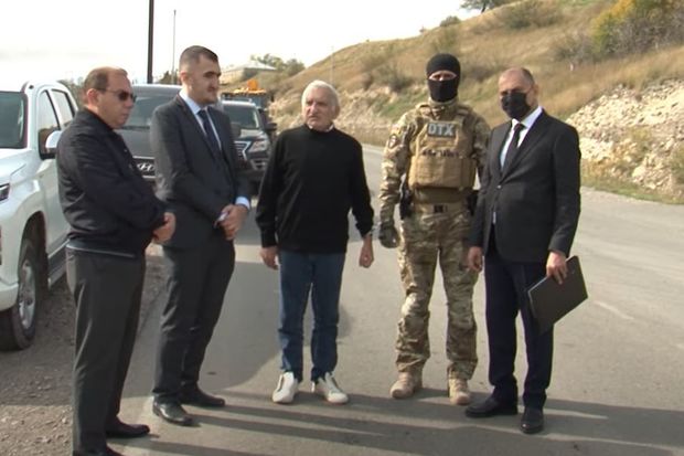 Raşid Beqlaryan Xocalı soyqırımı qurbanlarını basdırdığı yerdə: Terrorçunun etirafları - VİDEO