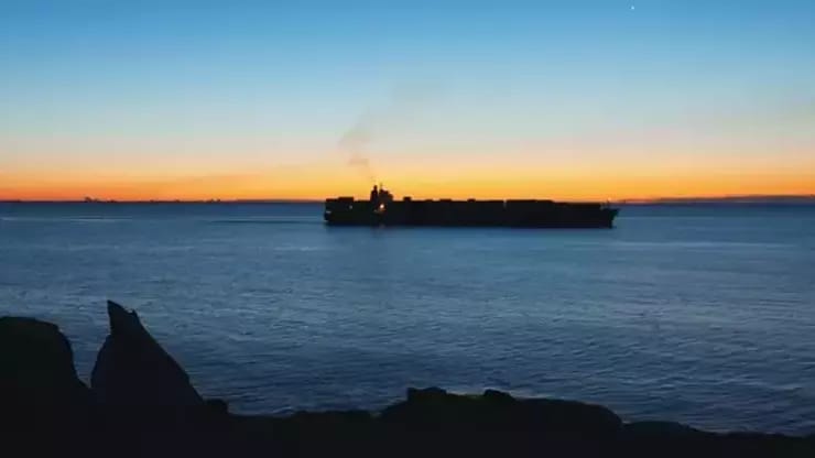 Husilər Qırmızı dənizdə yük gəmisini ələ keçirib