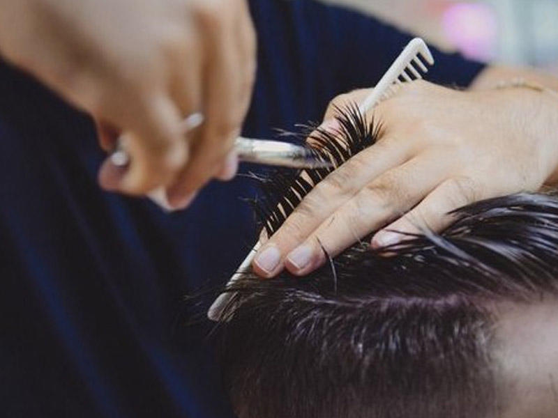 Arvadına söz atan bərbəri bıçaqlayan şəxsə HÖKM OXUNDU