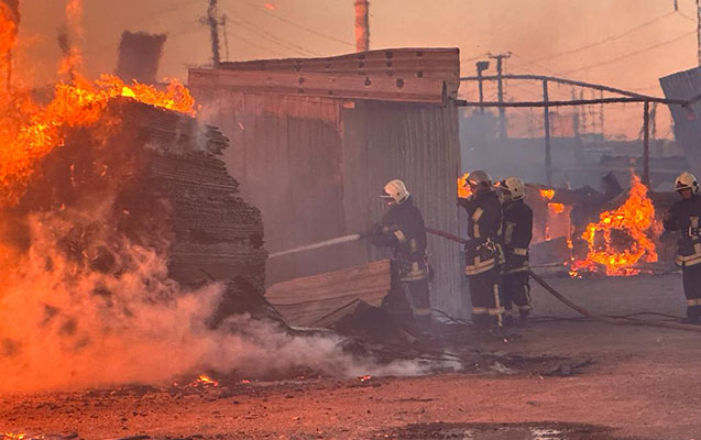 Tikinti materialları bazarındakı yanğın nəzarətə alındı - Video - Yenilənir