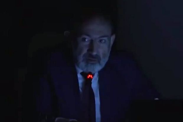 Paşinyanın hökumət evində çıxışı zamanı işıqlar söndü - VİDEO