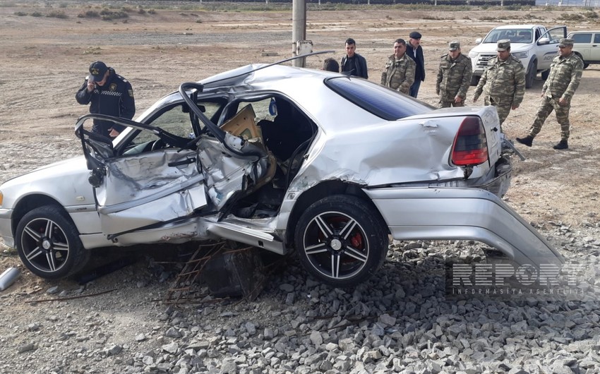 Xızıda teplovozla avtomobil toqquşub, yaralılar var