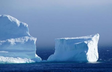 Dünyanın ən böyük buz kütləsi hərəkət edib