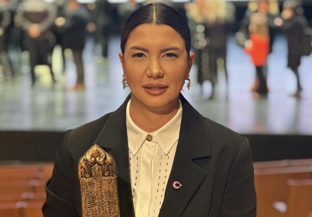 Fulta Öztürk mükafatını şəhidlərimizə həsr etdi