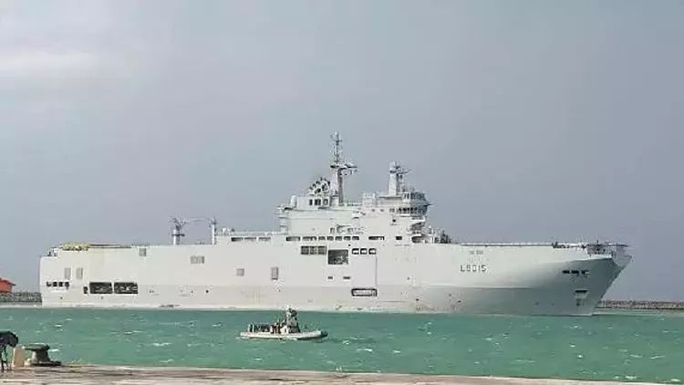 Makron Fransanın amfibiya hücum gəmisinin Misirə çatdığını bildirib