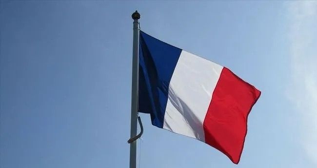 Fransada çimərliklərdə və meşələrdə siqaret çəkmək qadağandır