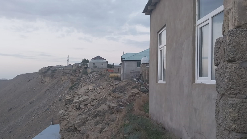 Badamdar sakinindən iddia: Sürüşmə zonasındakı məktəb hər an uça bilər (FOTO/VİDEO)