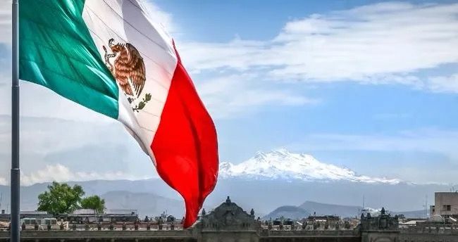 Meksikada nümayişçilər ştatın qanunverici orqanına basqın edib