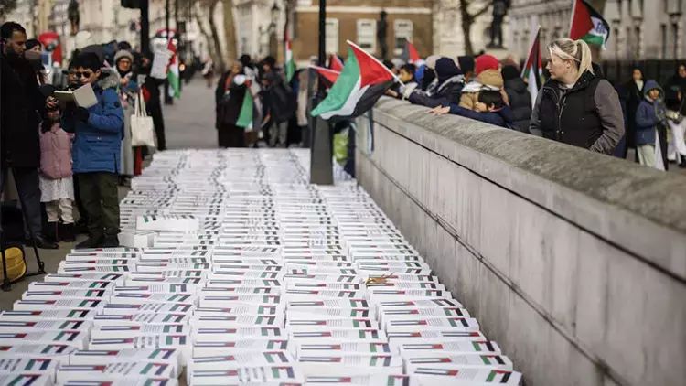 İngiltərədə baş nazir iqamətgahı yaxınlığında 450-dən çox uşaq tabutu qalıb