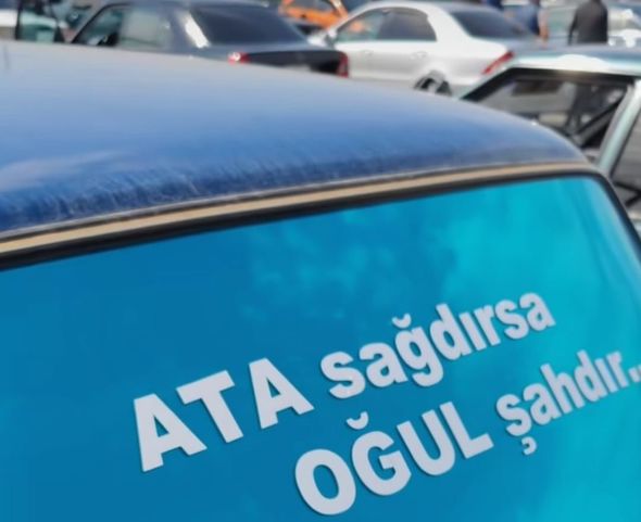 DYP-dən avtomobilinin şüşələrinə yazı yazan sürücülərə XƏBƏRDARLIQ - FOTO