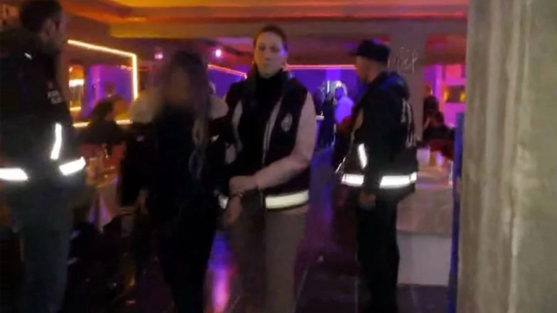 300 polis əməliyyat keçirdi, 8 azərbaycanlı qadın saxlanıldı (FOTO/VİDEO)