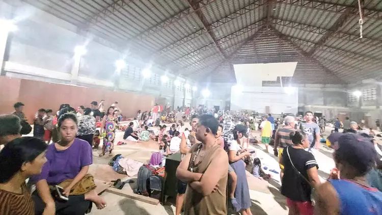 Filippində 7,6 bal gücündə zəlzələ olub