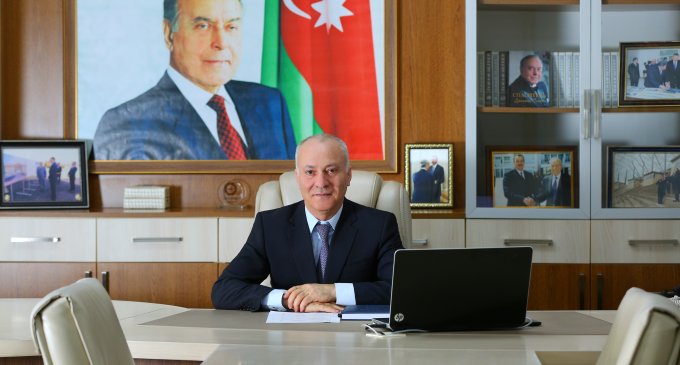 Agentliyin Aparat rəhbərinin oğlu məhkəmədə söyüş söydü, hakim əsəbiləşdi – FOTO