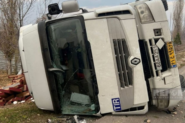 Şərurda İran vətəndaşına məxsus TIR aşıb - FOTO