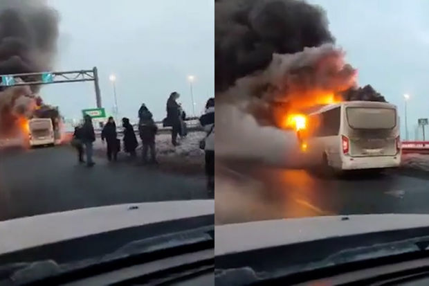 Sankt-Peterburqda sərnişin avtobusu yolda yanıb - VİDEO