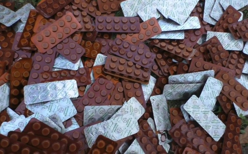 Narkotik həbləri Bakıya daşıyaraq satışını təşkil etməkdə şübhəli bilinən şəxslər saxlanılıb