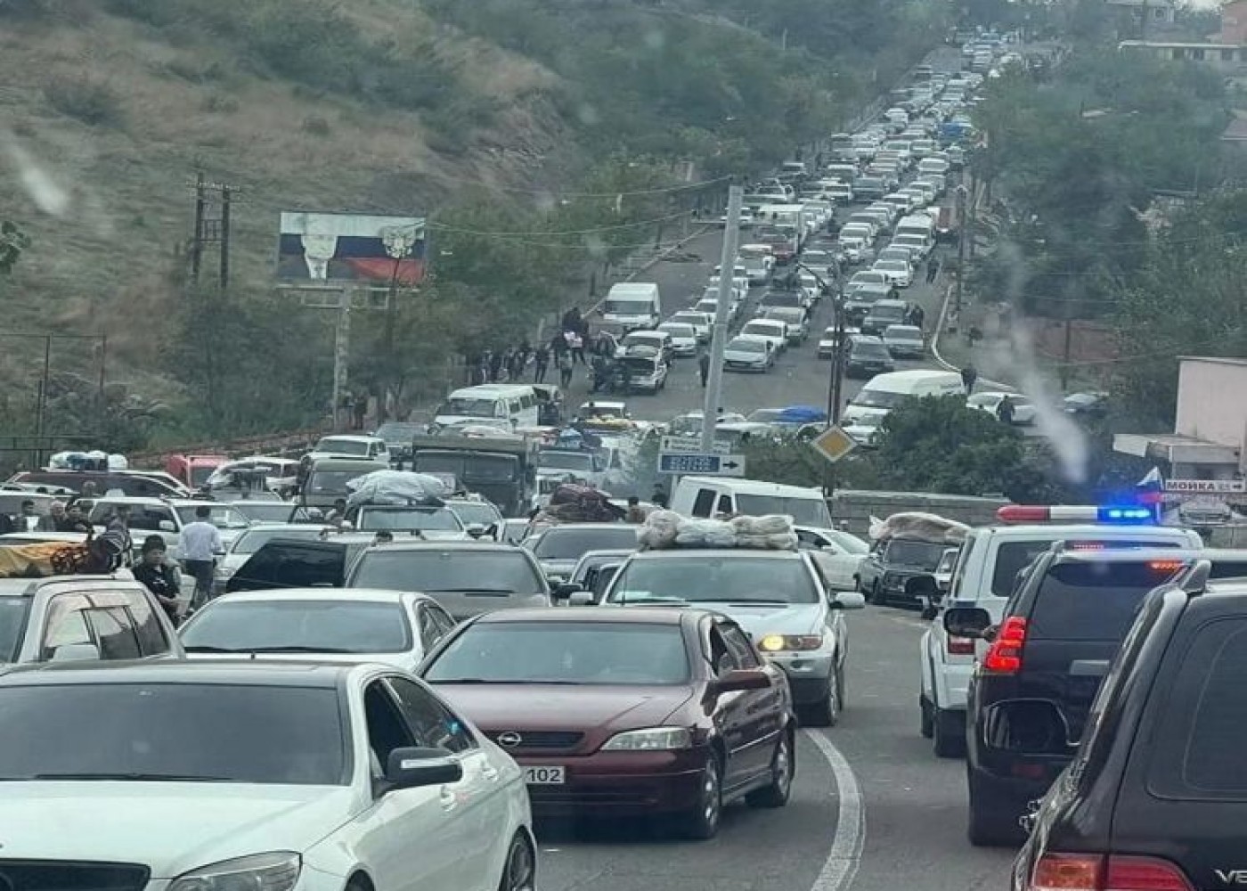 Переехавшие из Карабаха армяне покидают Армению