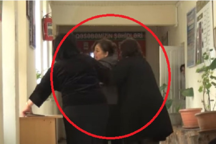 Məktəbdə qalmaqal: Direktor müəllimi döyüb? (VİDEO)