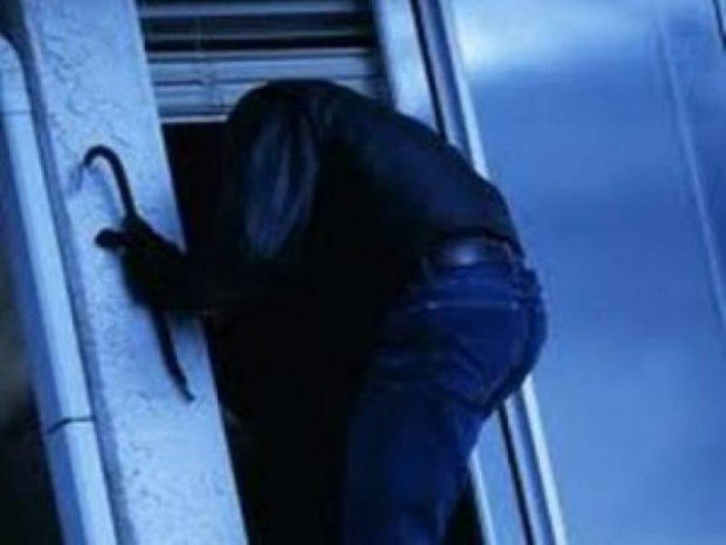 Oğurluq edənlər və saxta pulları dövriyyəyə buraxanlar kameralara düşdü - VİDEO