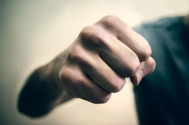 “Instaqram”da canlı yayıma çıxan güneyli İranın hökumət qüvvələri tərəfindən döyüldü - VİDEO