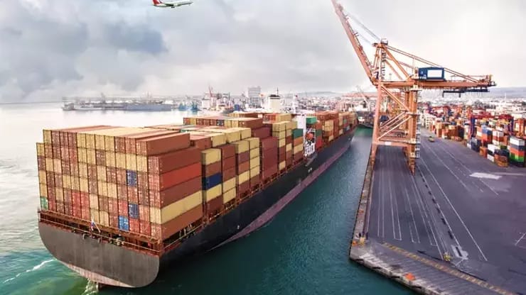 BMT: Dünya ticarəti 5 faiz azalıb 