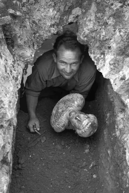 Почти 2000 лет уникальный золотой бюст императора Марка Аврелия пролежал в канализации