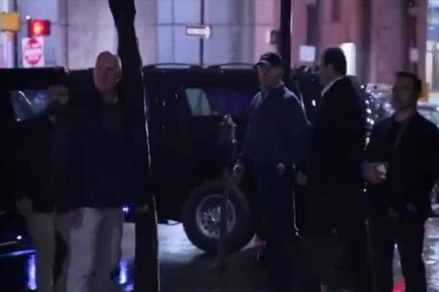 Avtomobil Co Baydenin kortejinə çırpıldı - VİDEO