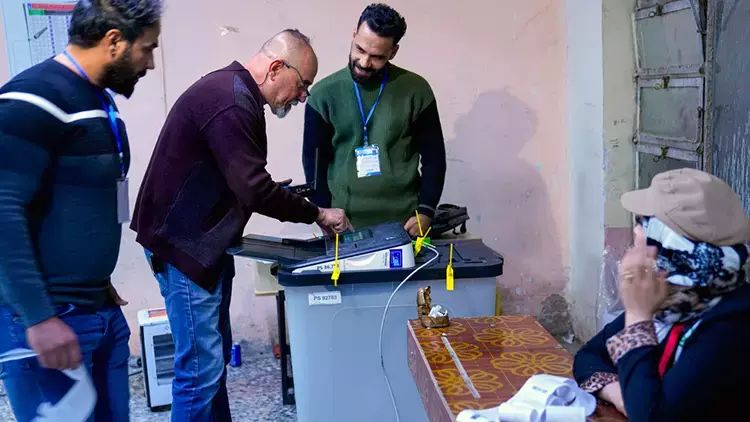 İraqda seçkilərdə iştirak nisbəti 41% -dir