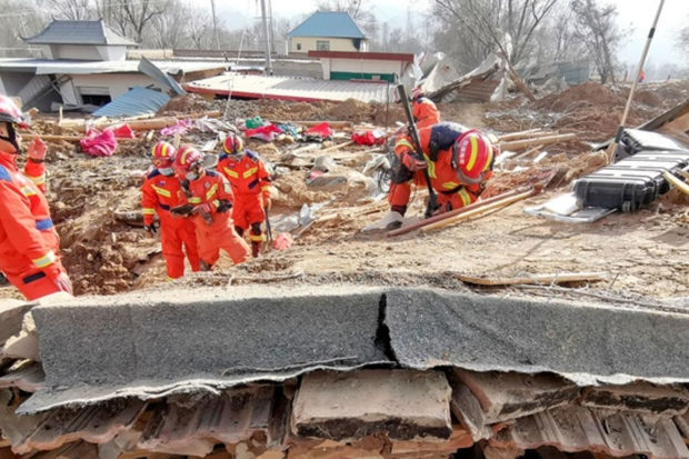 Çində baş verən zəlzələ nəticəsində ölənlərin sayı artıb