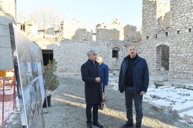 İlham Əliyev Şuşada Aşağı Gövhər Ağa məscidində aparılan bərpa işləri ilə tanış olub - YENİLƏNİB + FOTO