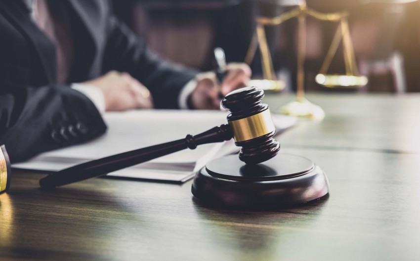 Metronun yaxınlığında qadını bıçaqlamaqda təqsirləndirilən şəxsin cinayət işi üzrə istintaq yekunlaşıb