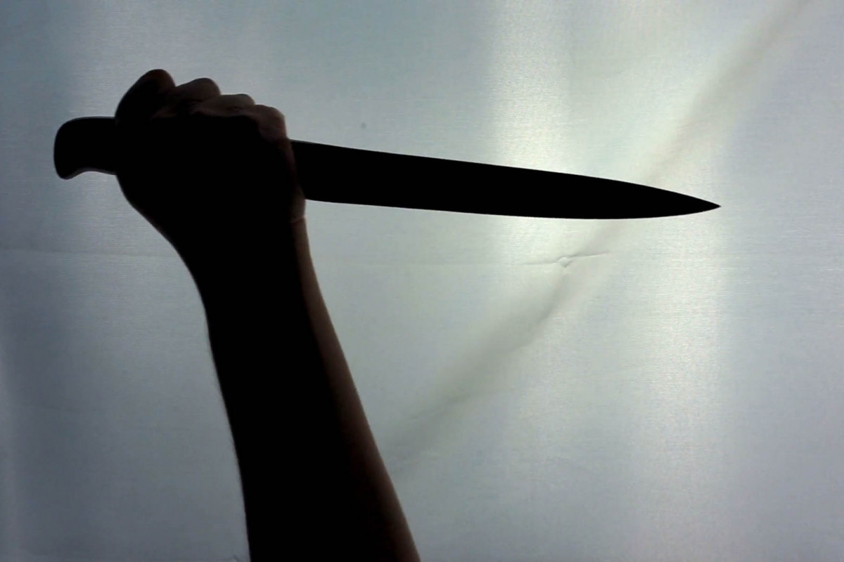 Bakıda qız atasını bıçaqladı