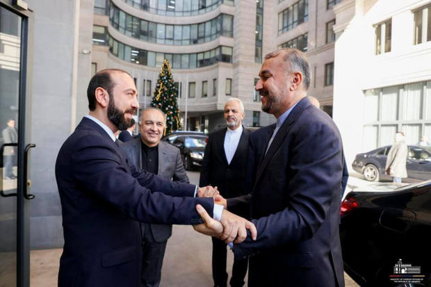 İranın XİN rəhbəri İrəvanda Mirzoyanla görüşüb