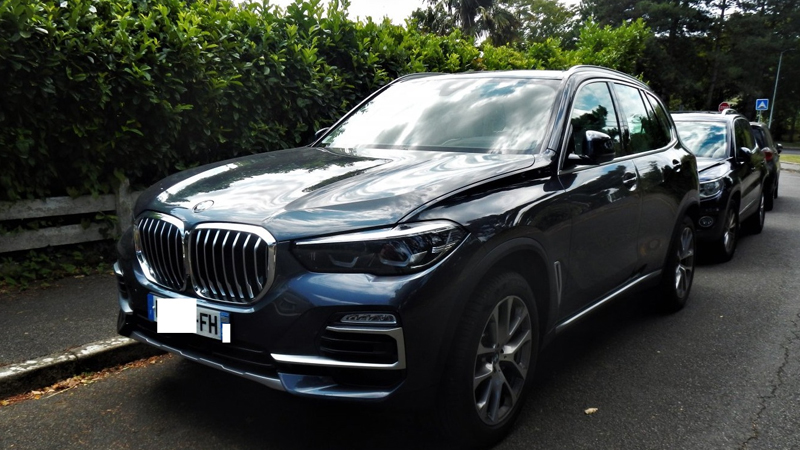 Hansı məmurun xidməti maşını ilə biznesmenin yarım milyonu oğurlanıb? - FHN soruğunu cavablandırmır