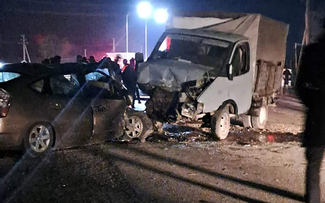 “Prius”un sürücüsü hadisə yerində öldü - Fotolar