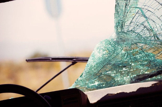 Goranboyda minik maşını aşıb, xəsarət alanlar var