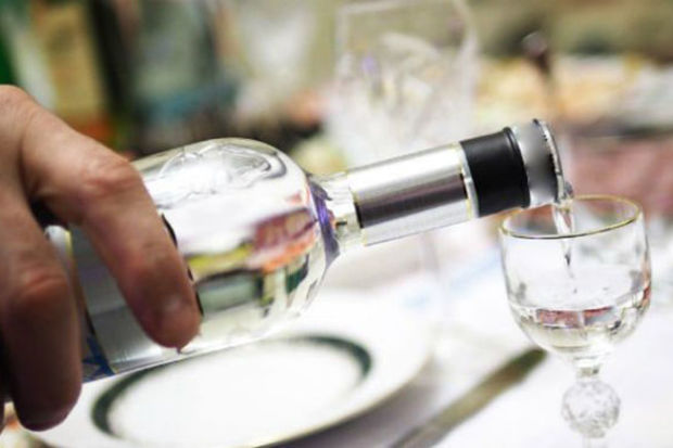 Bayram gecəsi araq içib səs-küy saldı, həbs edildi